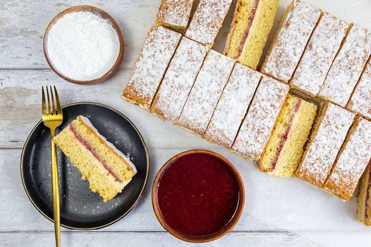 Cakesmiths The Queen Vic' Traycake 1 x 18 portions