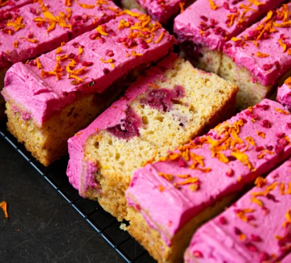 Cakesmiths Raspberry & Orange Traycake 1 x 18 Portions