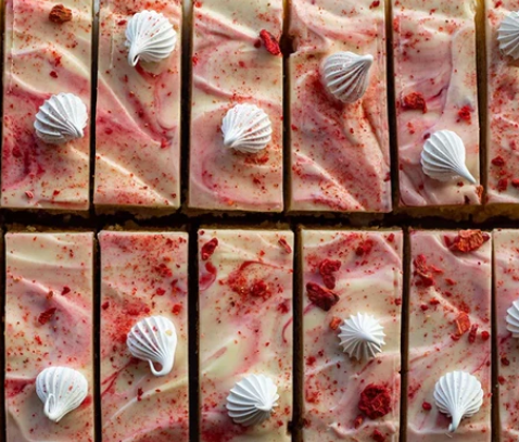 Cakesmiths Summer Berry Eton Mess Traycake 1 x 18 Portion