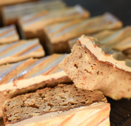 Cakesmiths Salted Toffee Apple Traycake 1 x 18 Portions