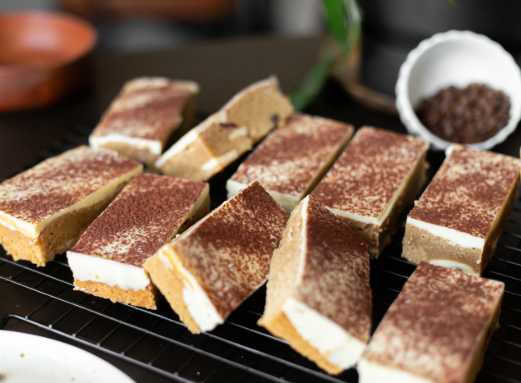 Cakesmiths Tiramisu Blondie 1 x 14 Portions
